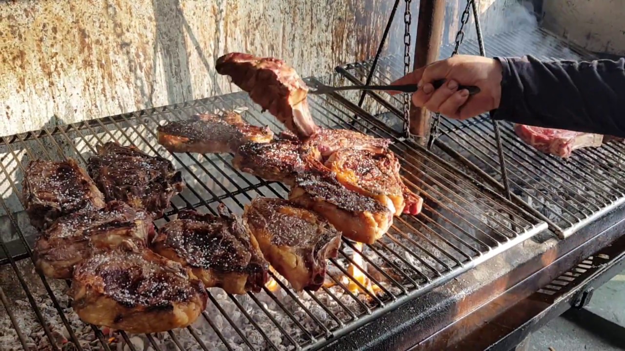 Chuleton in a cider house is the traditional meal