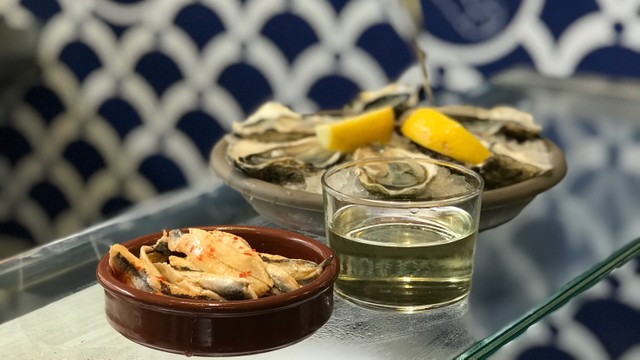 French market tour including oysters and wine from San Sebastian