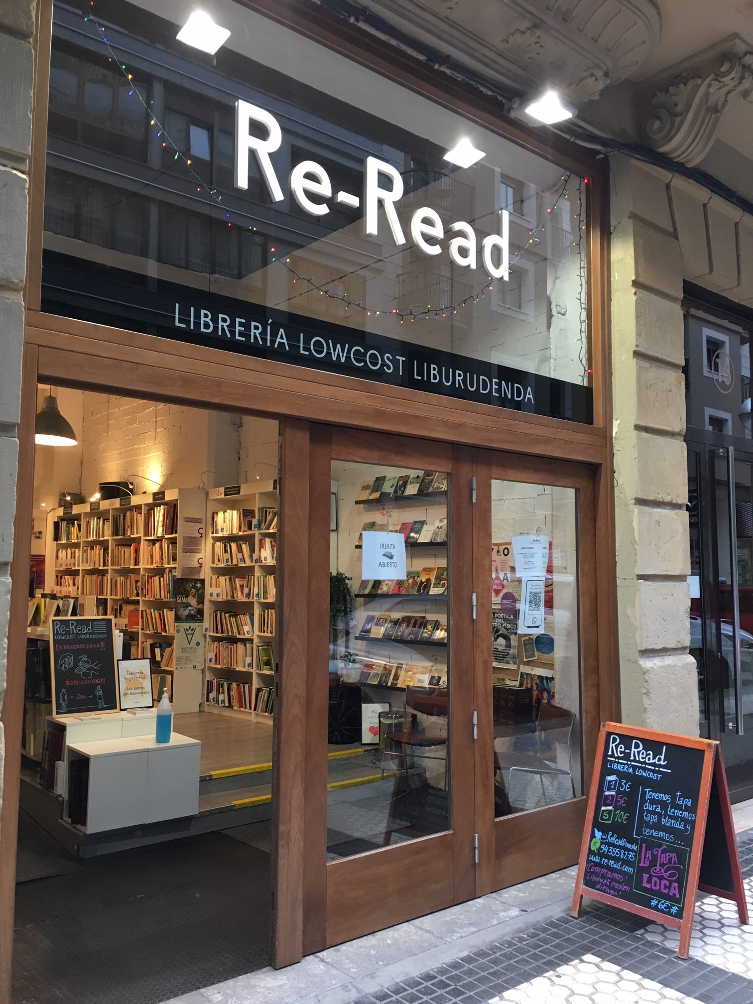 Re-Read bookstore in San Sebastian
