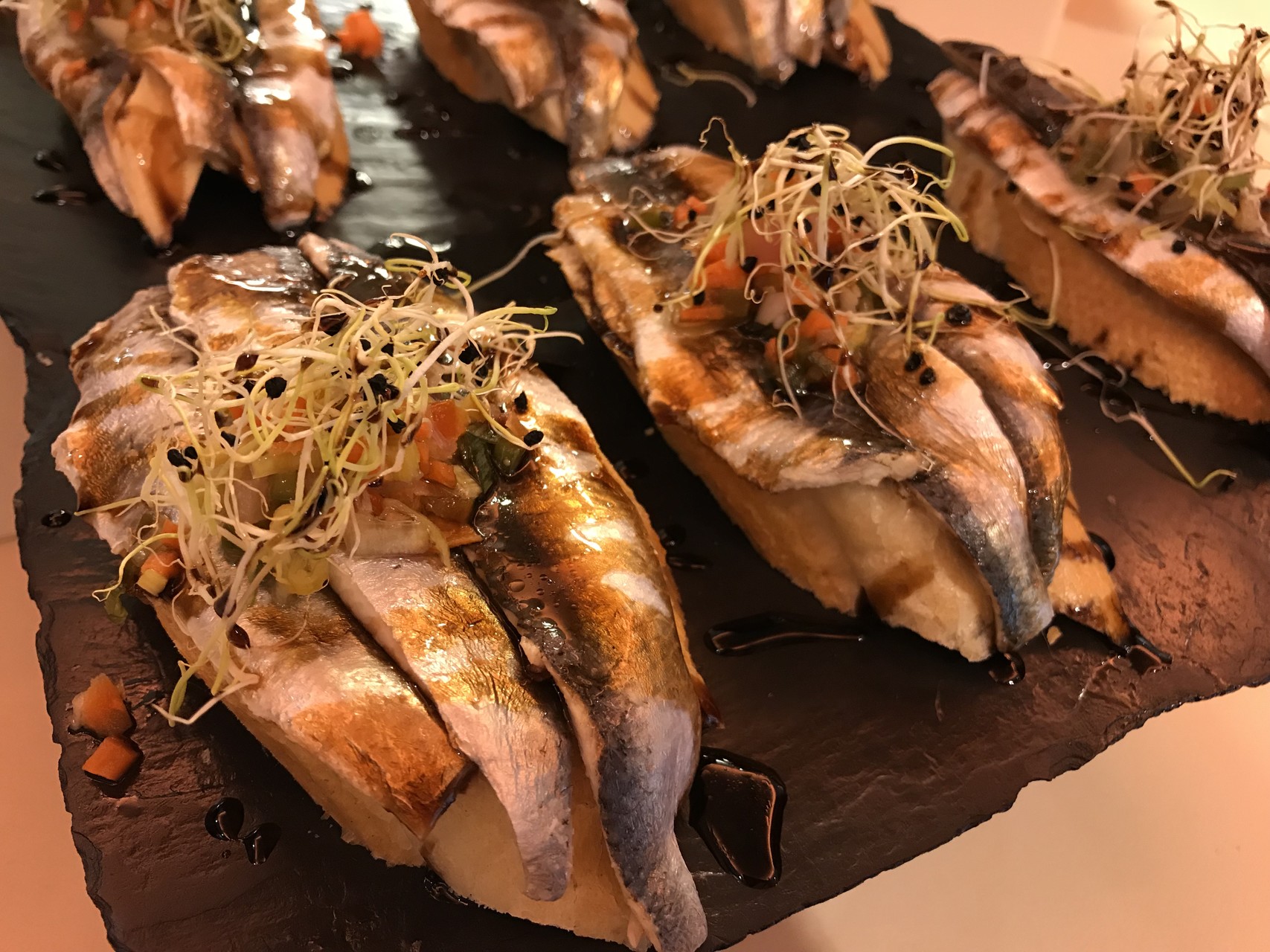 3 local traditins to do when visiting San Sebastian. PIntxo crawl